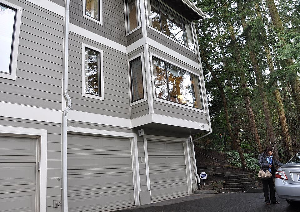 2nd image of 9707A Roosevelt Way NE