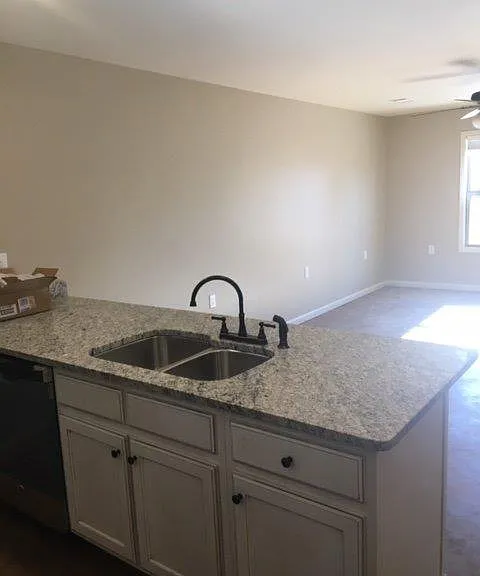 100 Jones Dr — Photo 3