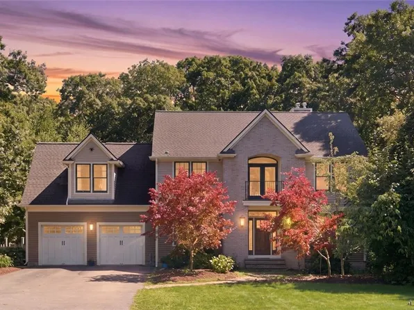 37 Seabury Dr, Westerly, RI 02891