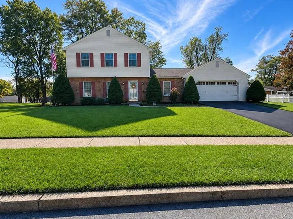 2282 Forest Hills Dr, Harrisburg, PA 17112