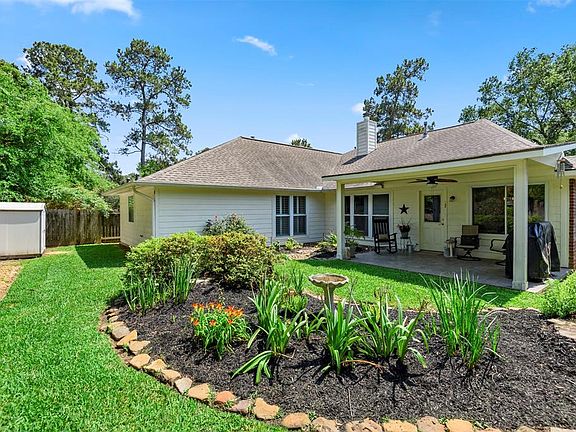 The back yard is just as perfect as the front! Look at that great covered outdoor living space.
