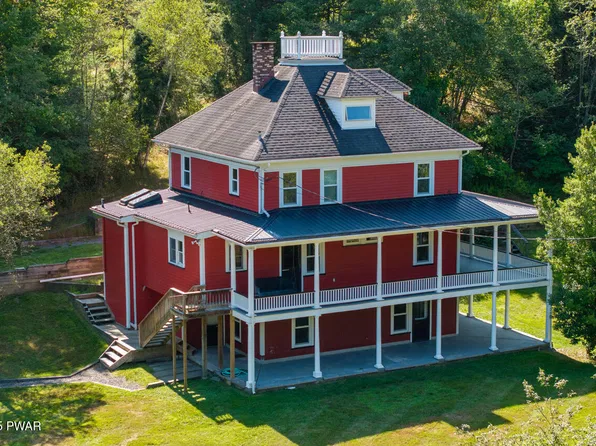 237 Woodtown Rd, Shohola, PA 18458
