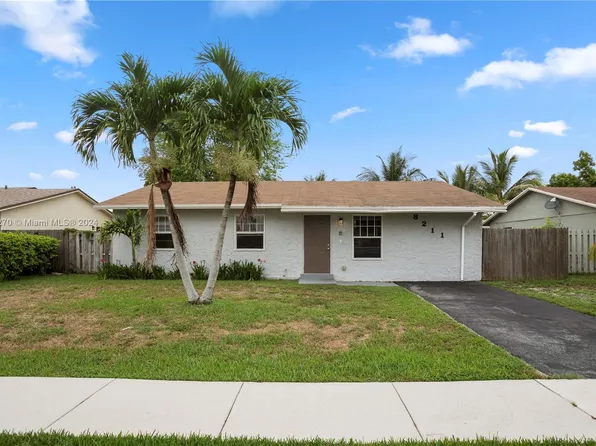 8211 SW 7th St, North Lauderdale, FL 33068