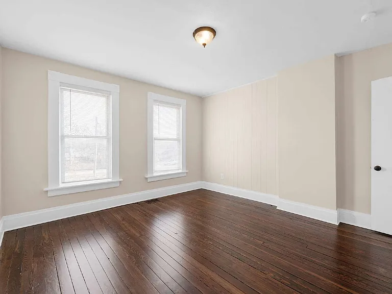 113-115 W Park Ave #113 — Photo 25