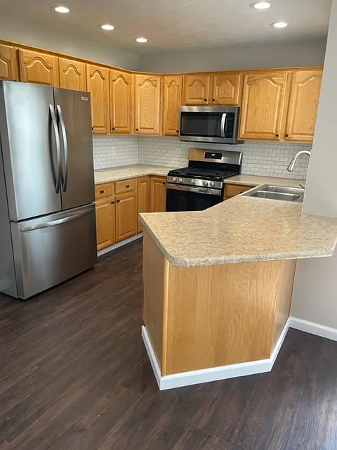3 bed, 2500 sqft, $1,875 — Photo 4