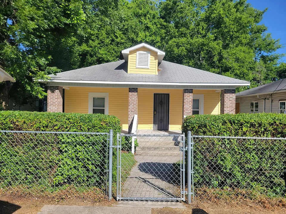 3535 Chandler Ave