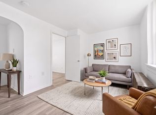 126 W 9th Ave APT 2R, Homestead, PA 15120