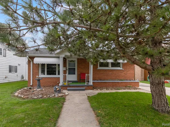 854 S Main St, Marine City, MI 48039
