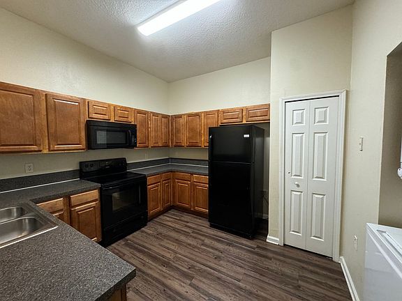 3rd image of 5101 Playpen Dr Unit 7