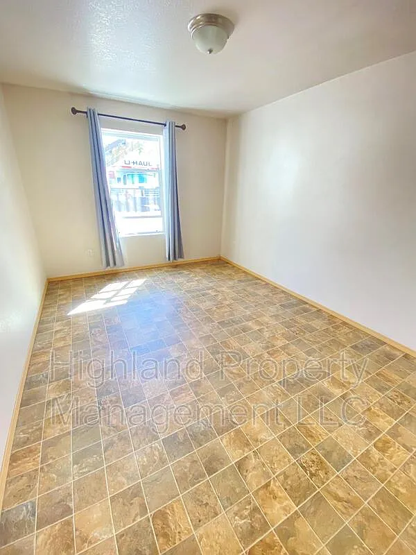 4 bed, 2.0 bath, 1500 sqft, $2,200 — Photo 3