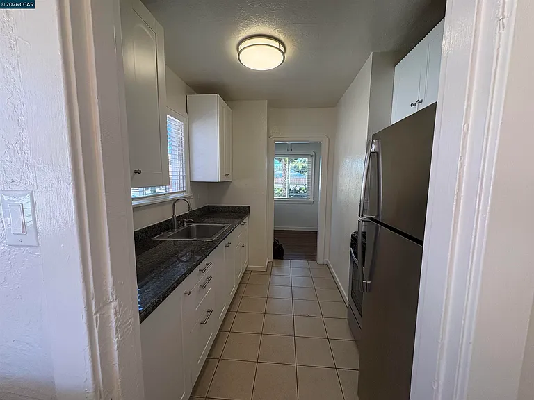 1602 Georgia St — Photo 11