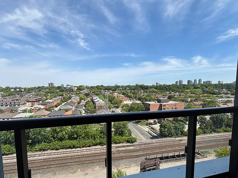858 Dupont St #Penthouse 23 — Photo 3