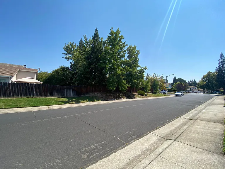 1909 Lindsay Dr — Photo 25