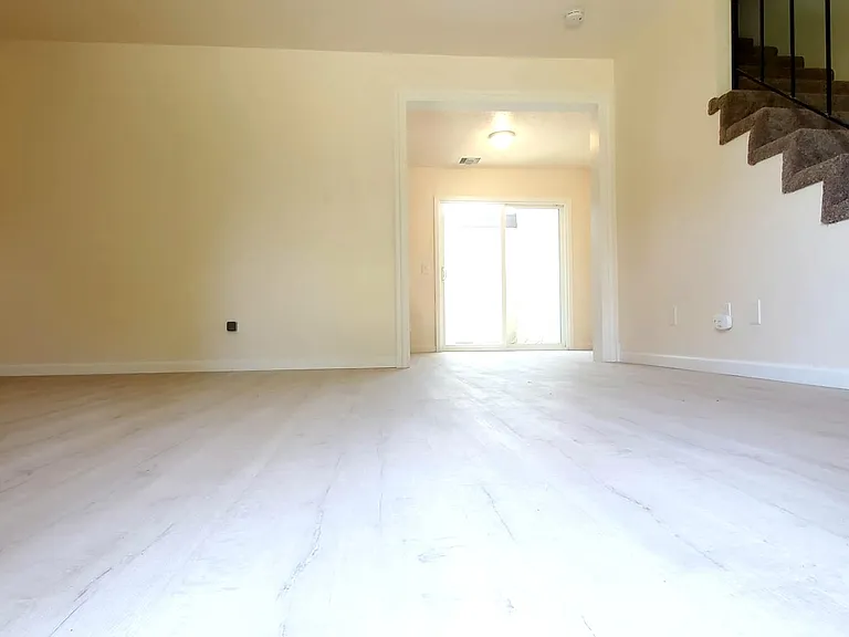 4503 Ellis Ln — Photo 2
