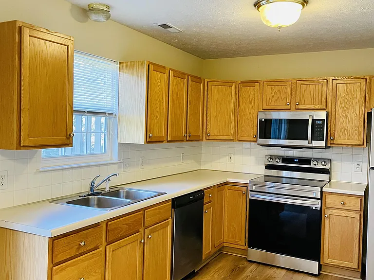 194 Mulberry Cir #1 — Photo 7