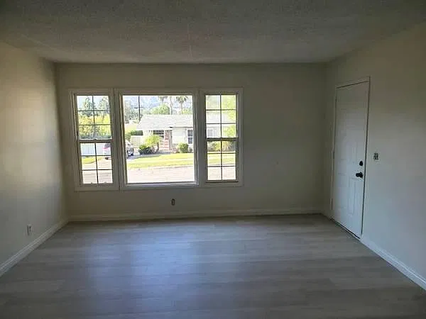 3 bed, 1.5 bath, 1121 sqft, $3,500 — Photo 3