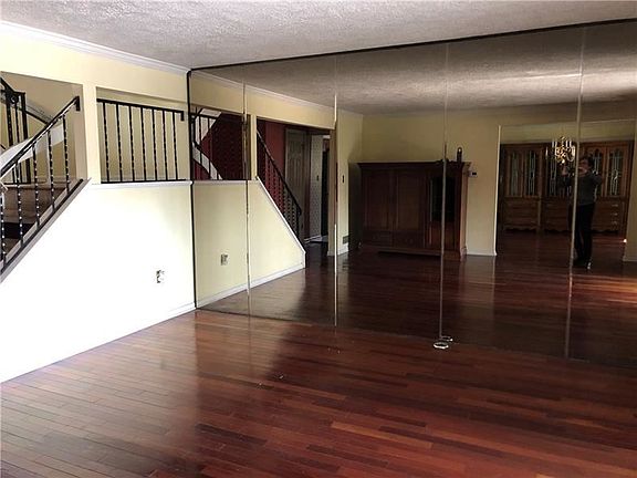 3rd image of 302 Trailside Dr