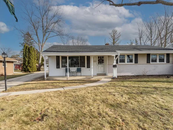 W174N8868 Christopher BOULEVARD, Menomonee Falls, WI 53051