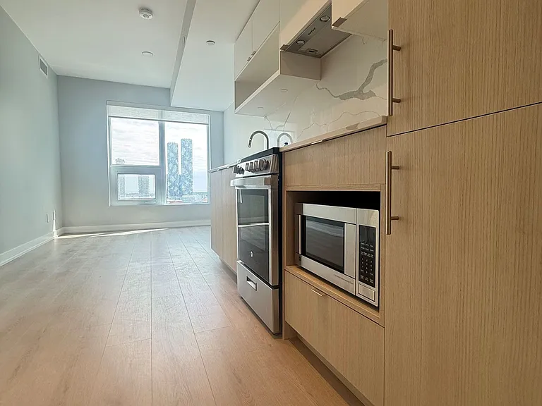 100 Queen St E #2107 — Photo 2