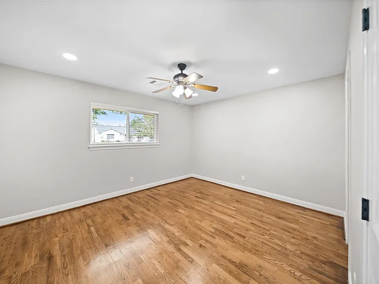 1810 Droxford Dr — Photo 17