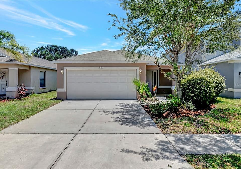 1st image of 7939 Carriage Pointe Dr