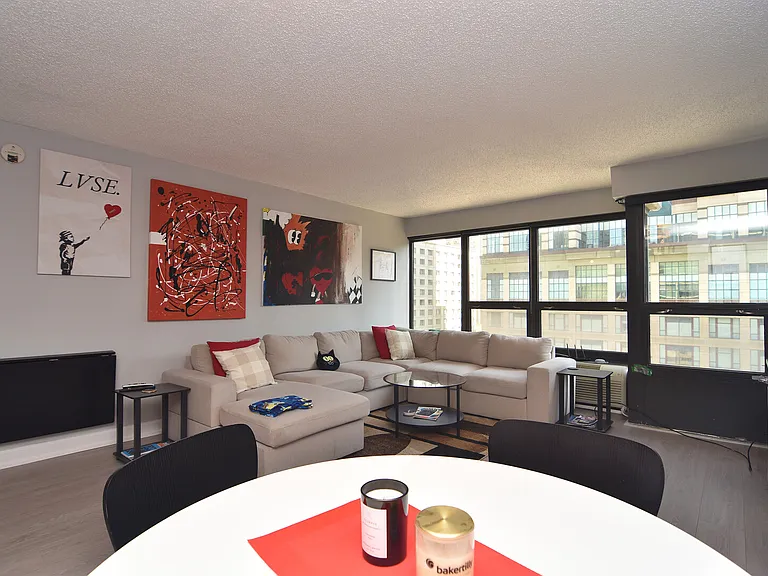 E Huron St — Photo 21