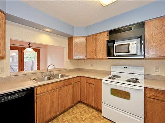 3rd image of 1391 Kuykendall St