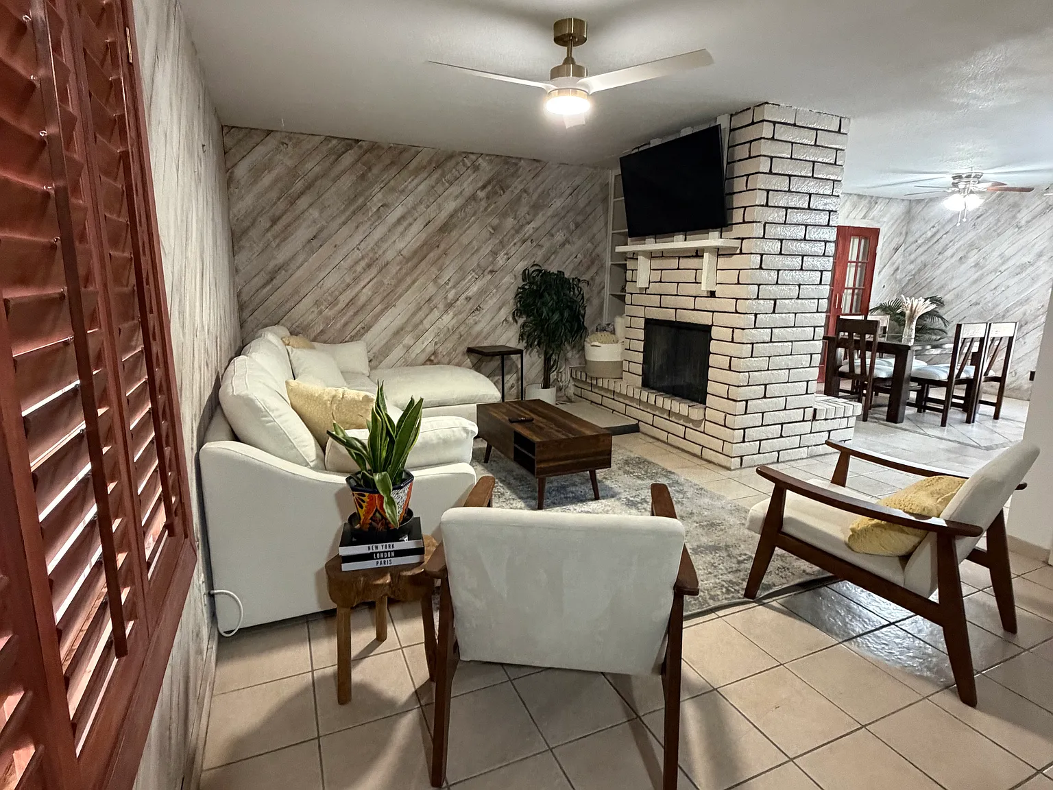 3 bed, 2.5 bath, 1442 sqft, $1,650 — Photo 4