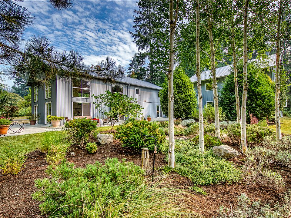 This is the in-town home and setting you have been waiting for!