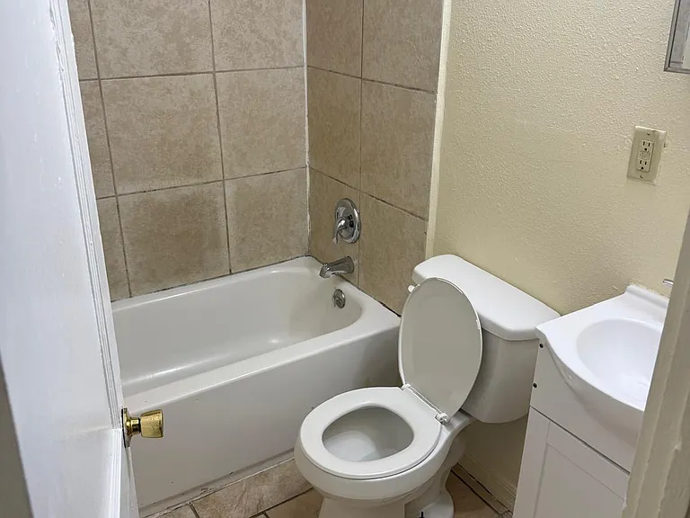 224 Granada Blvd — Photo 2