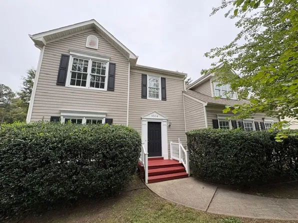 9504 Hungary Woods Dr, Glen Allen, VA 23060