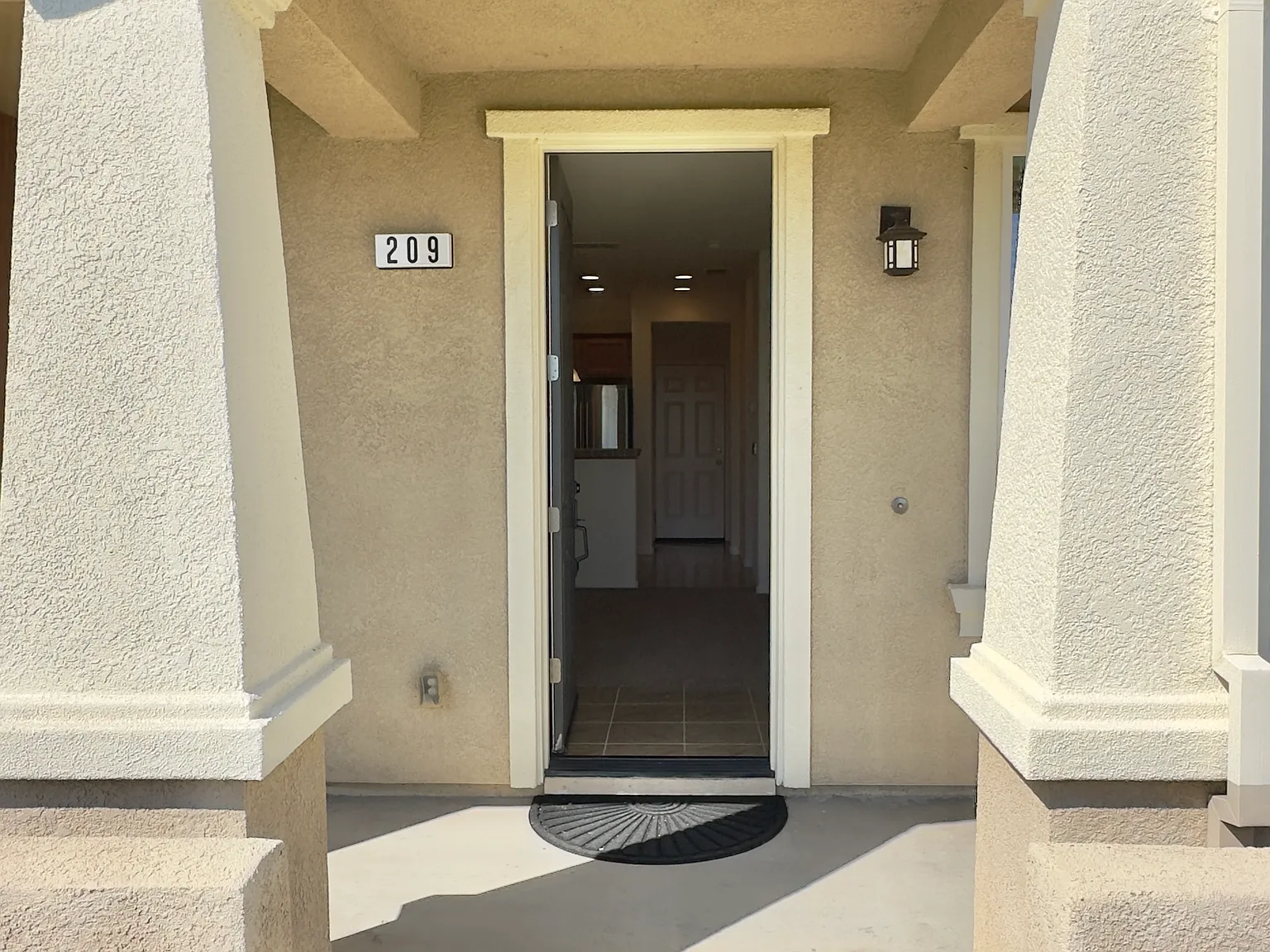 2 bed, 1319 sqft, $2,600 — Photo 3