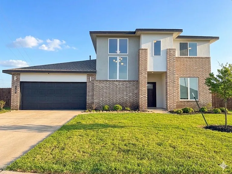 1107 Lakes Edge Ln — Photo 1