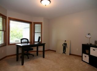 2670 Acorn Rd, Chaska, MN 55318