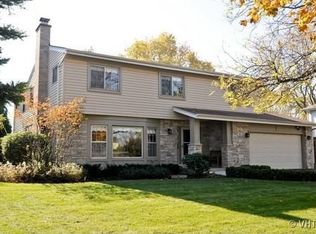 9 Greenbriar East Dr, Deerfield, IL 60015