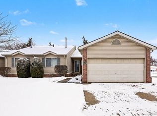 24326 Juliet Dr, Center Line, MI