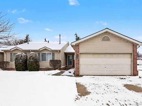 24326 Juliet Dr, Center Line, MI 48015