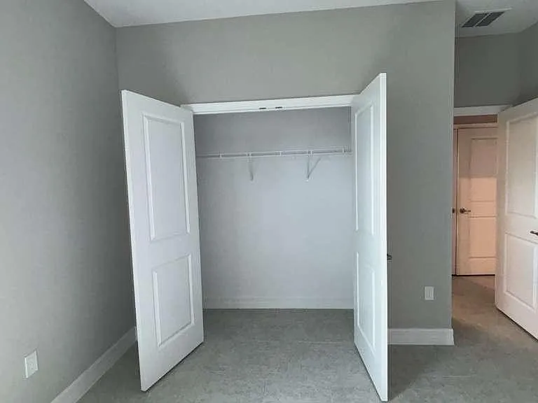 460 Westchester Dr — Photo 17