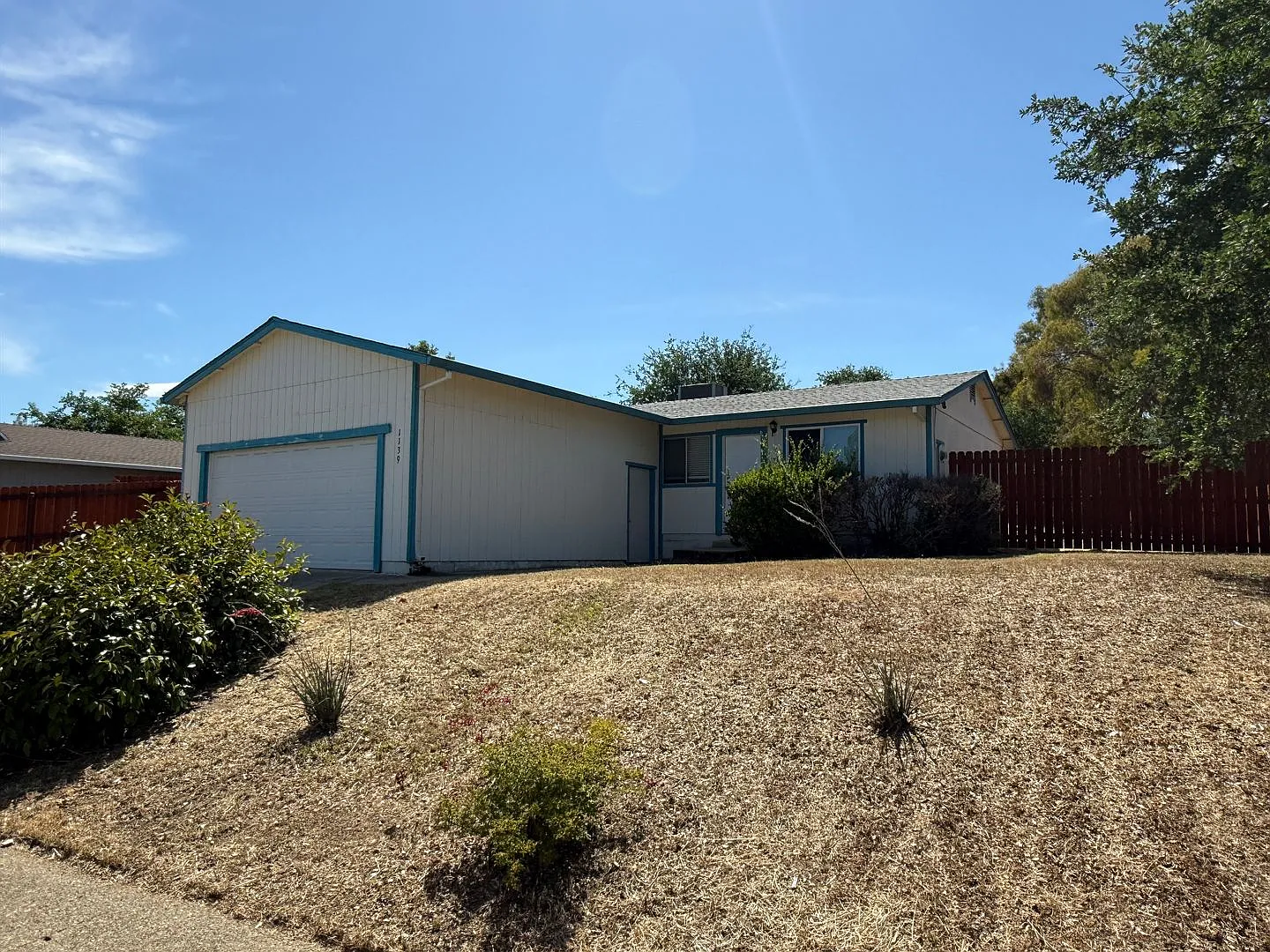 3 bedroom, 2 bathroom home located in the desirable neighborhood! — Photo 2