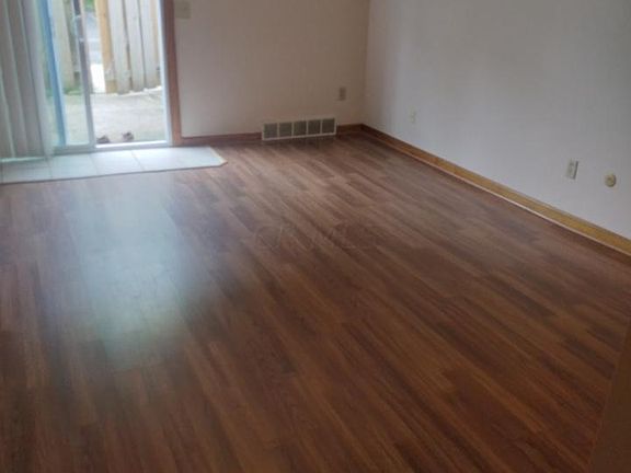 3rd image of 102 Lancelot Ln