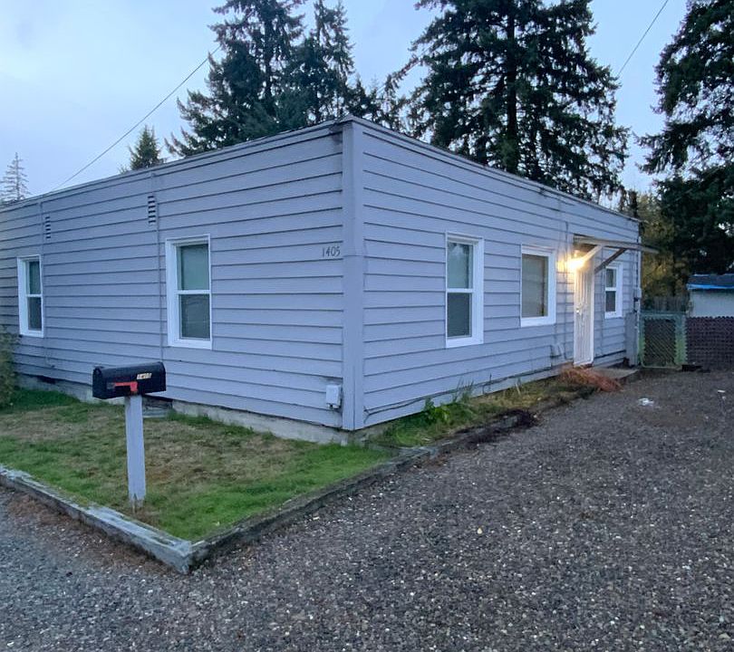 1st image of 1403 & 1405 104th St S