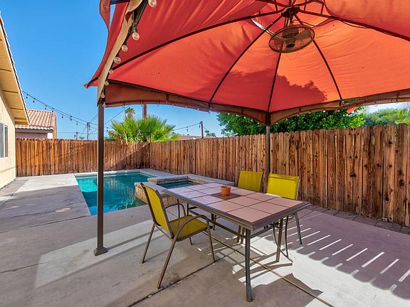 3rd image of 52580 Avenida Navarro