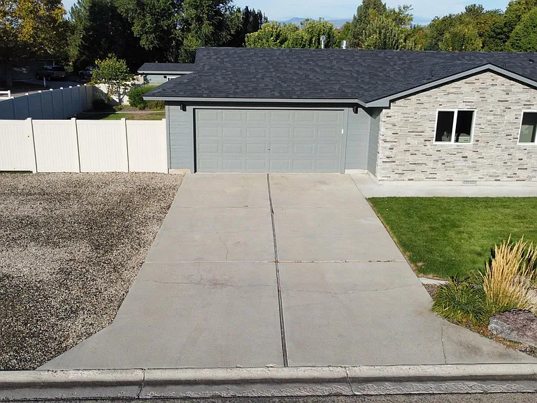 5160 S Greenacres Pl — Photo 3