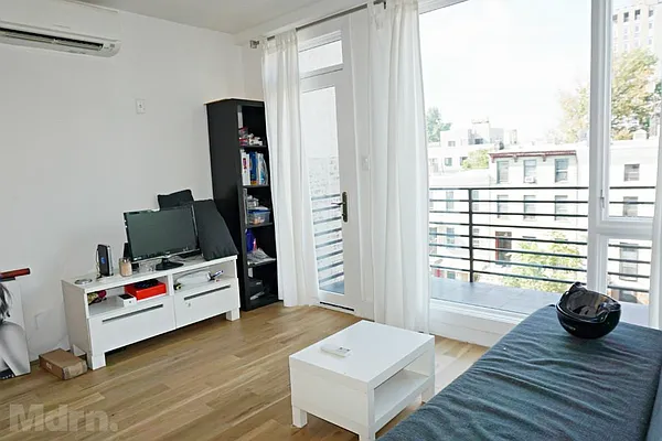 Rented by Mdrn Residential | media 26