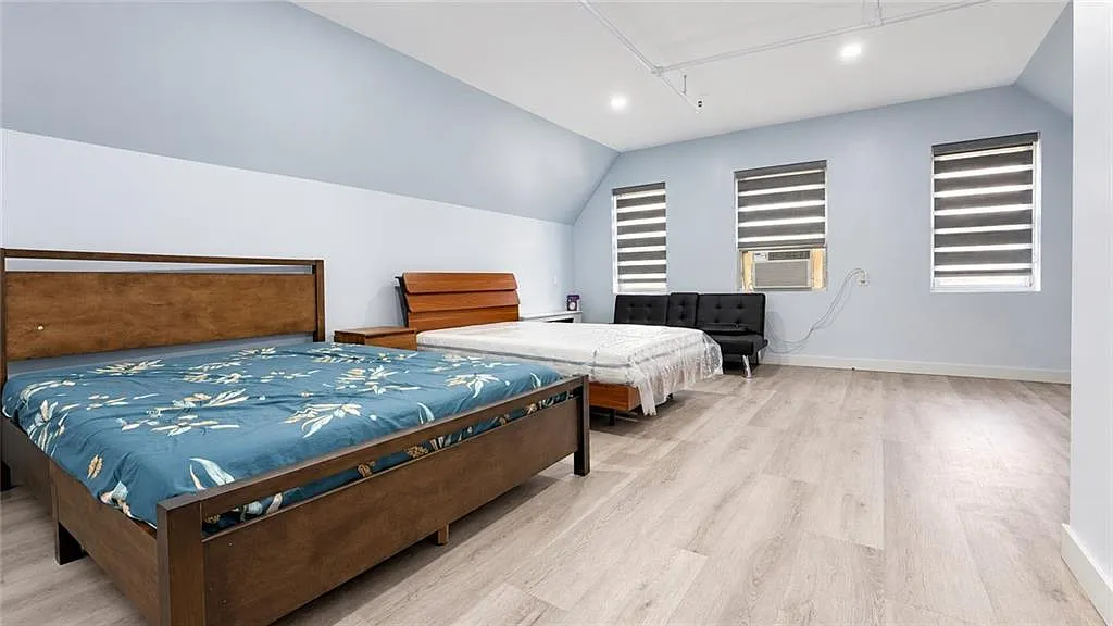 1 bed, 1.0 bath, 2964 sqft, $2,200 — Photo 1