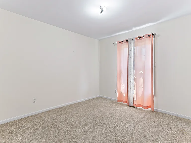 42137 Trent Dr — Photo 11