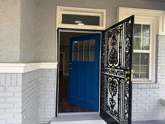 5th image of 1105 Azalia St