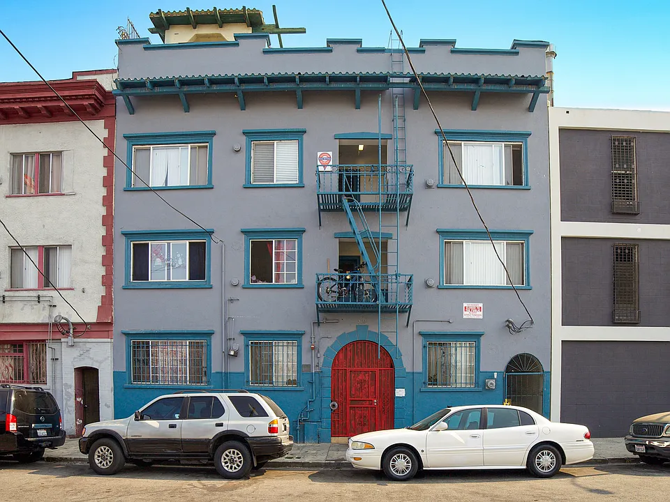 225 W 25th St
