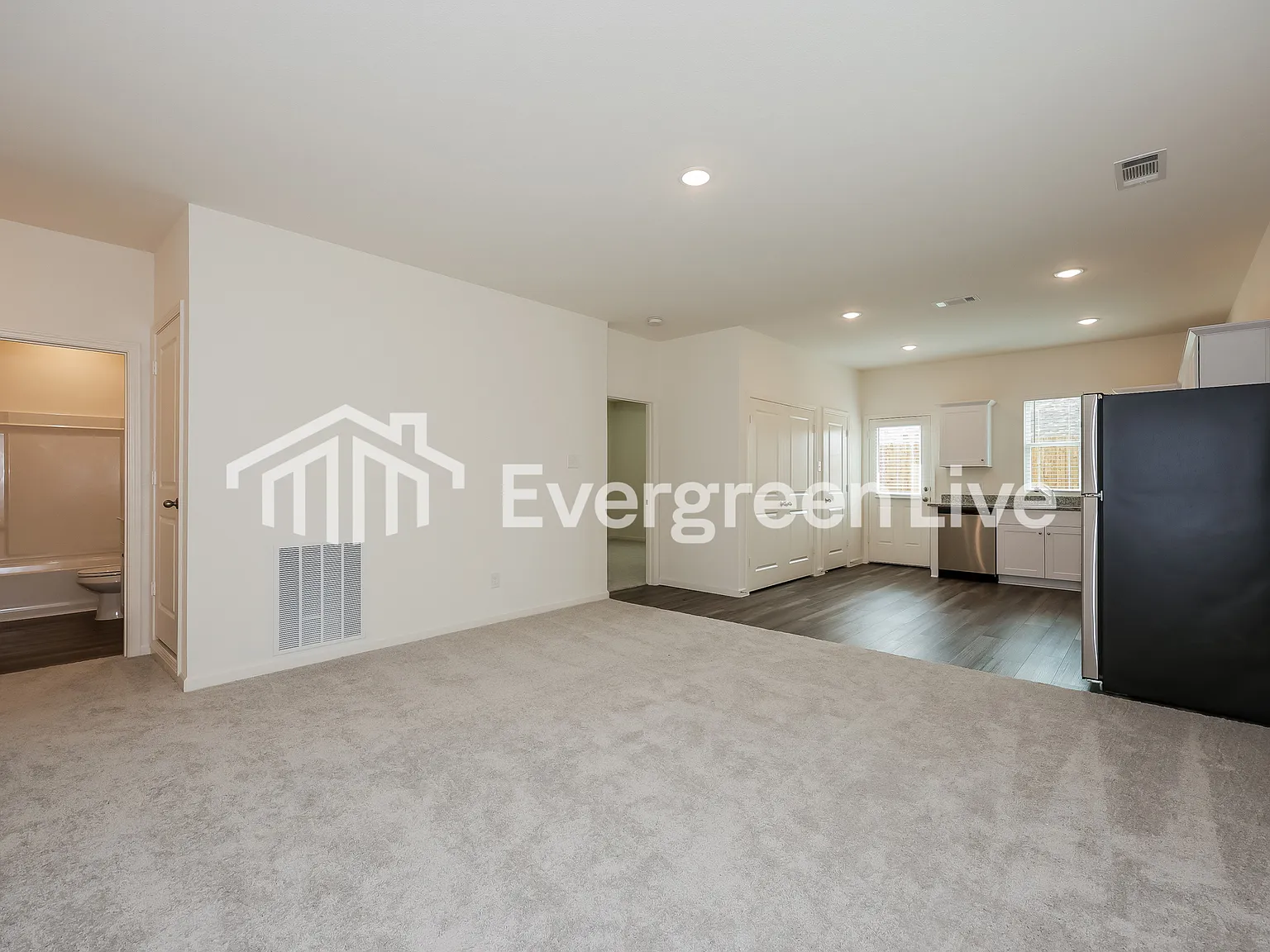 3 bed, 2.0 bath, 1200 sqft, $1,605 — Photo 3