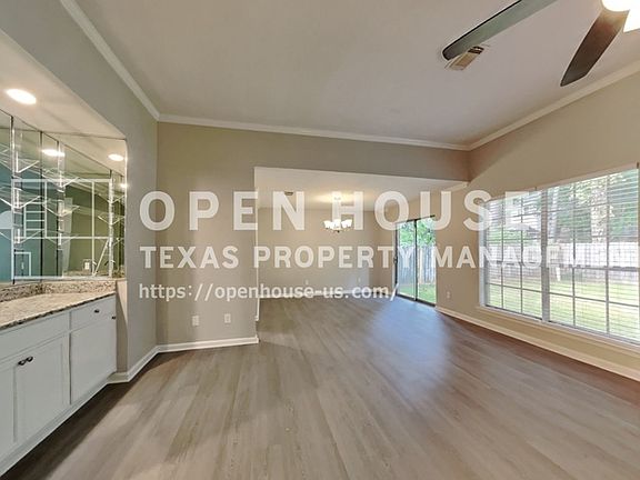 4th image of 64 Hickory Oak Dr